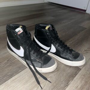 Nike Men's Black and White Sneakers